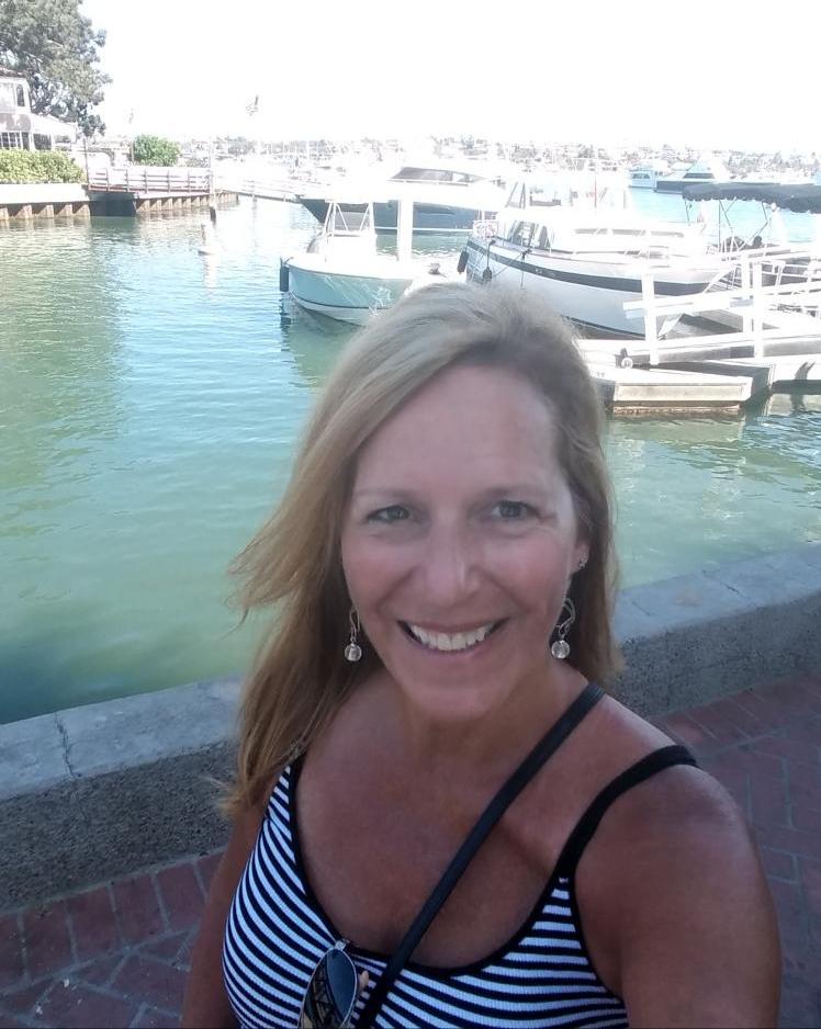 loreen on marina with boats in background